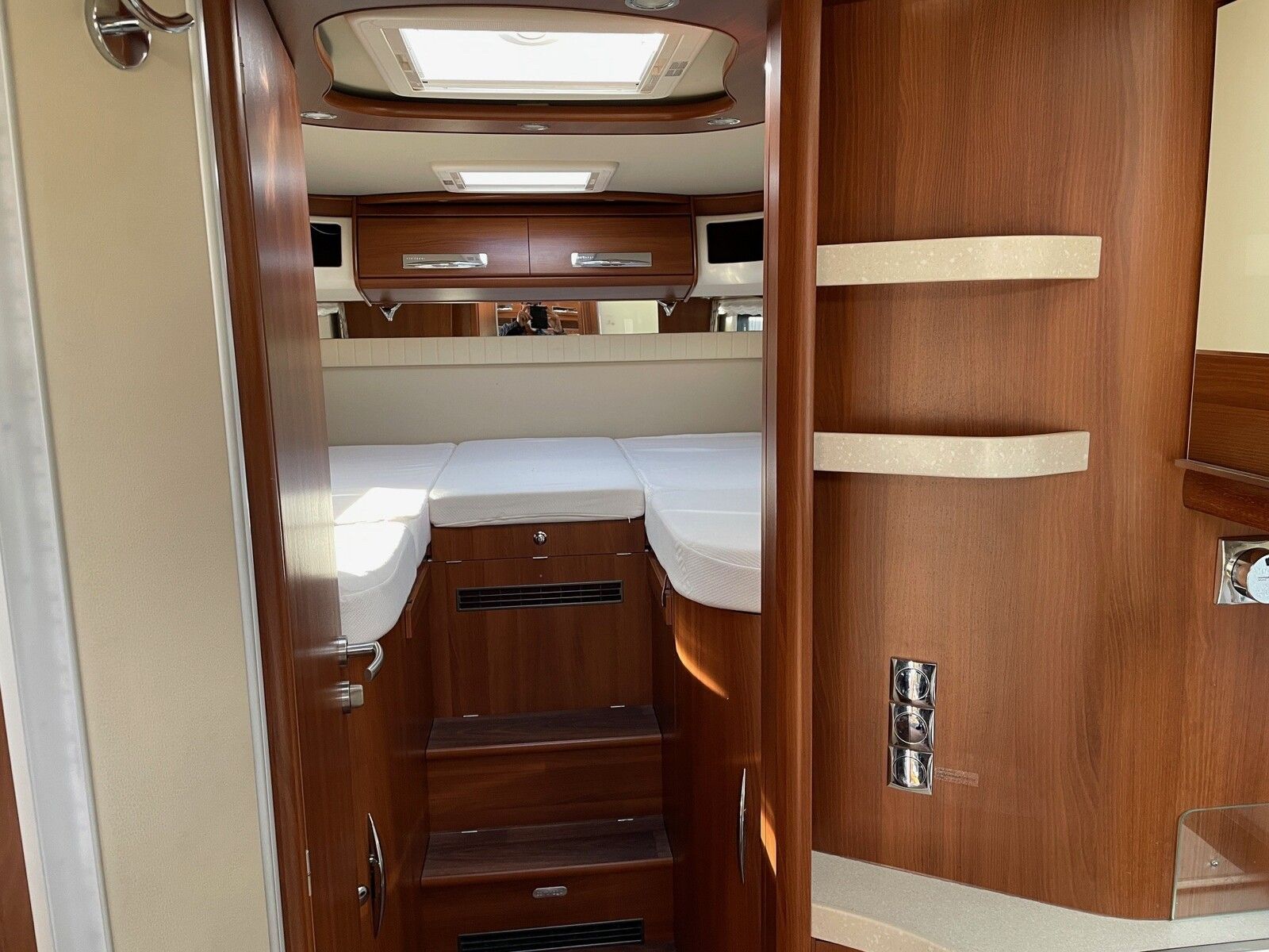 Fahrzeugabbildung Carthago chic e-line I 50 Yachting Solar, TV, Luftfederun