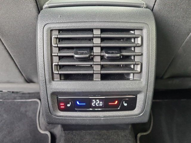 Fahrzeugabbildung Volkswagen Golf VIII Variant TSI Standheizg Kamera ACC LEDp