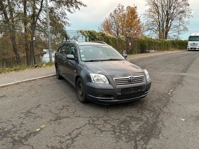 Toyota avensis 2.0 mit Tüv