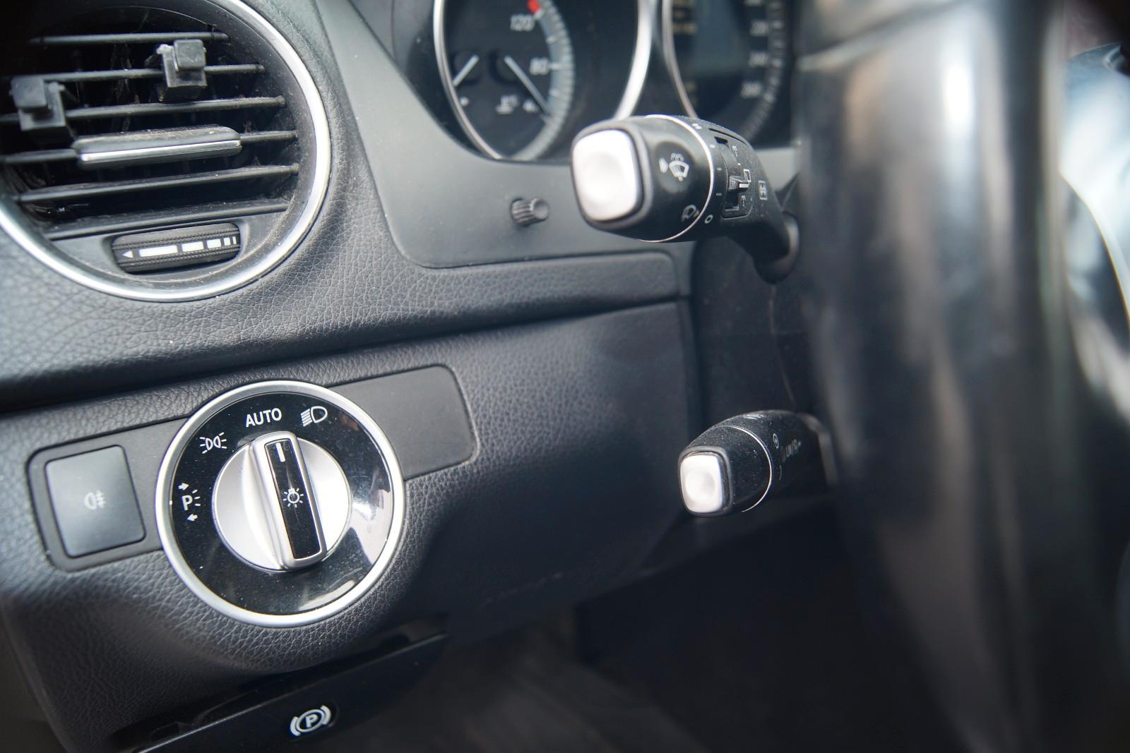 Mercedes-Benz C180 2014 — photo 17