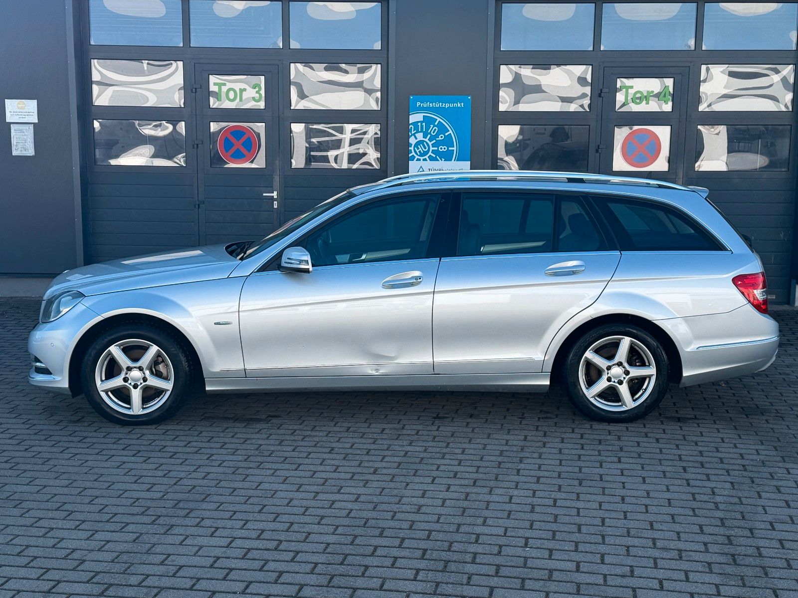 Fahrzeugabbildung Mercedes-Benz C180 CGI AVANTGARDE *Klima*Sitzhzg*AHK*PDC*USB*