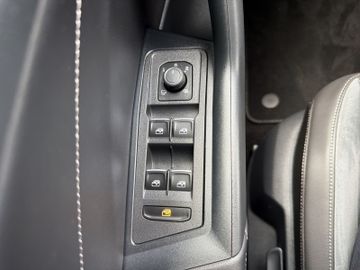 Volkswagen T-Roc 1.5 TSI R-Line TOTWINKELKAMERATEMPOMAT