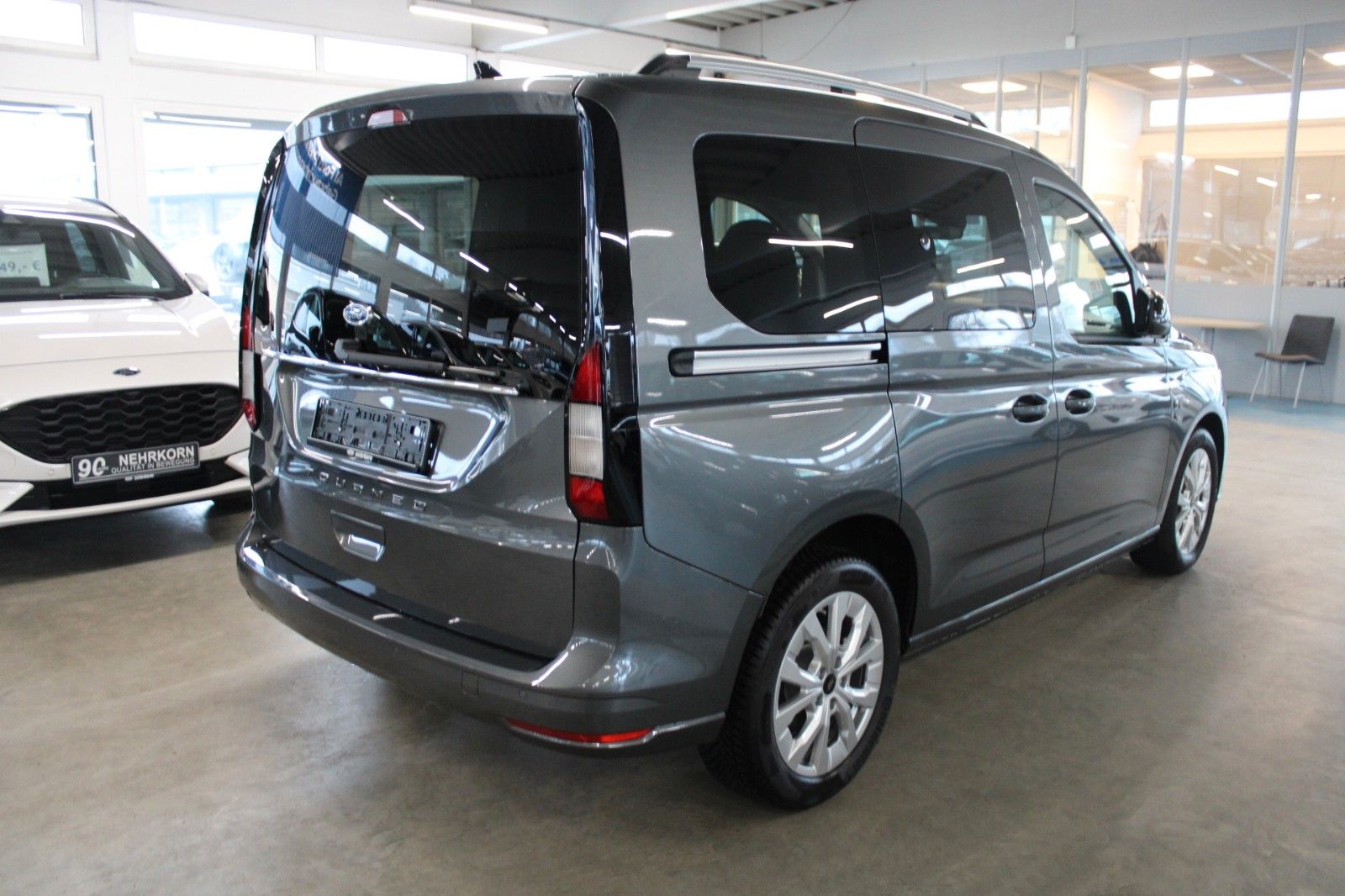 Fahrzeugabbildung Ford Tourneo Connect Titanium Automatik ACC CAM GJR