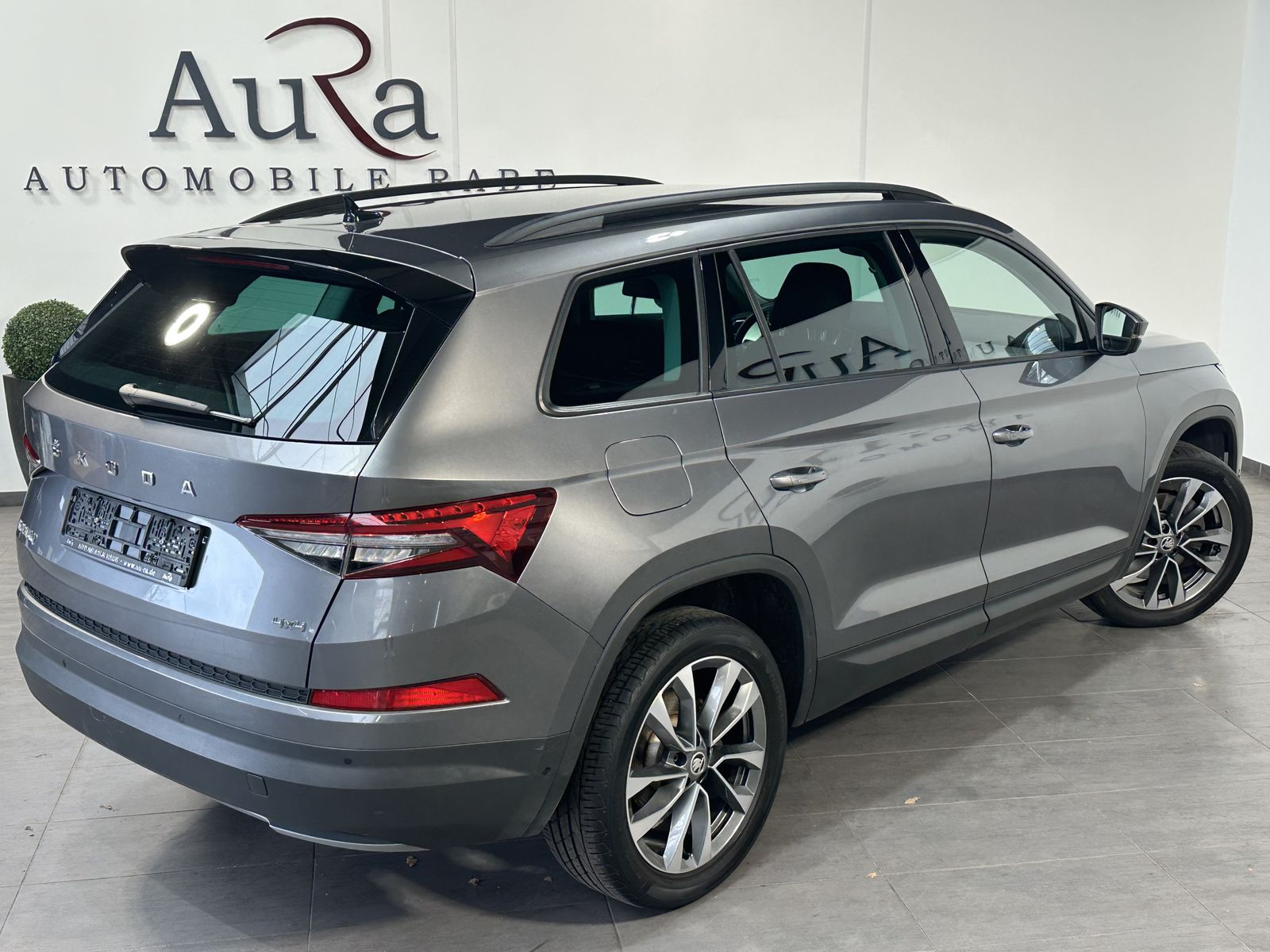 Fahrzeugabbildung SKODA Kodiaq 2.0 TDI DSG 4x4 7-Sitzer Tour NAV+LED+AHK