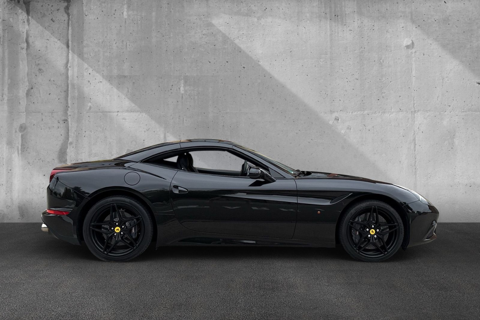 Fahrzeugabbildung Ferrari California T*All Black*