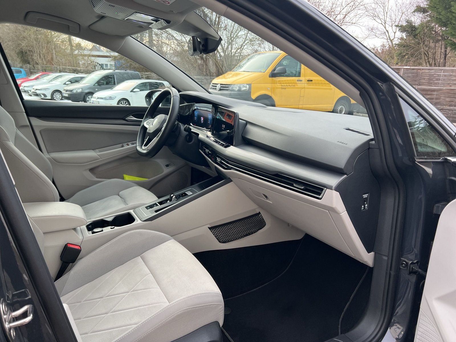 Fahrzeugabbildung Volkswagen Golf VIII 1.4  eHybrid Style MATRIX DCC NAVI