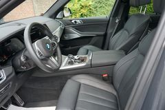 Fahrzeugabbildung BMW X5 M50 i Ultimate Edition Panoramadach Sky MY21