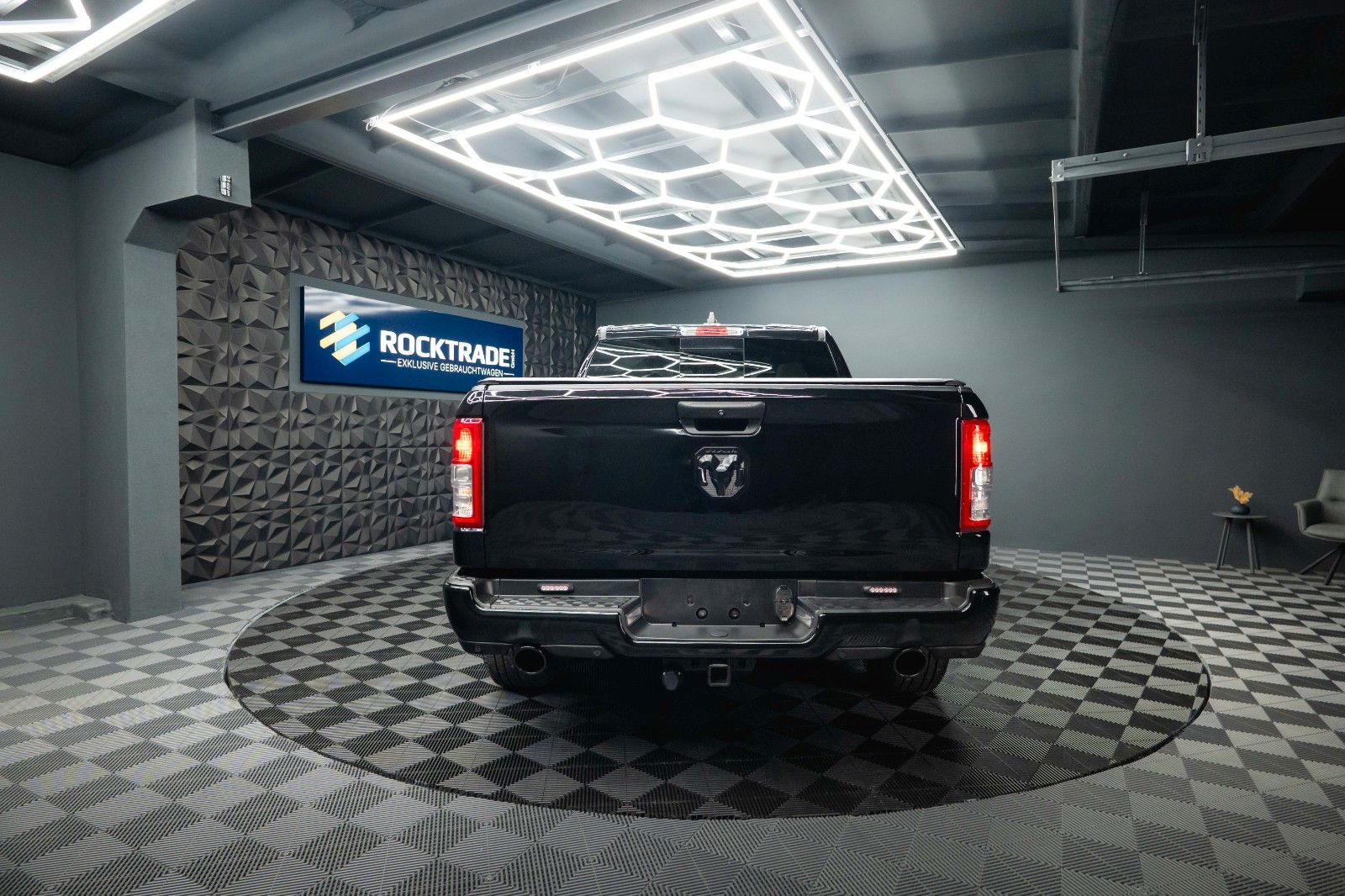 Fahrzeugabbildung Dodge RAM 5.7 V8 HEMI 4x4 OFFROAD BLACK EDITION 19%