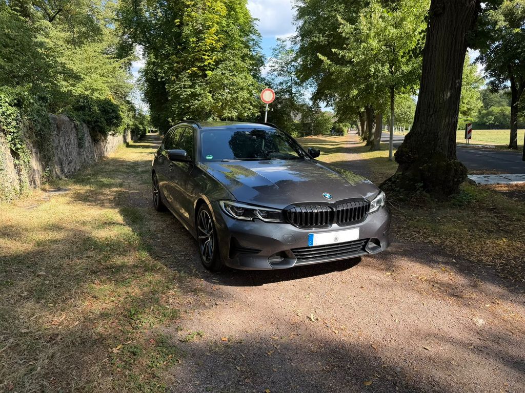 Image of BMW 320