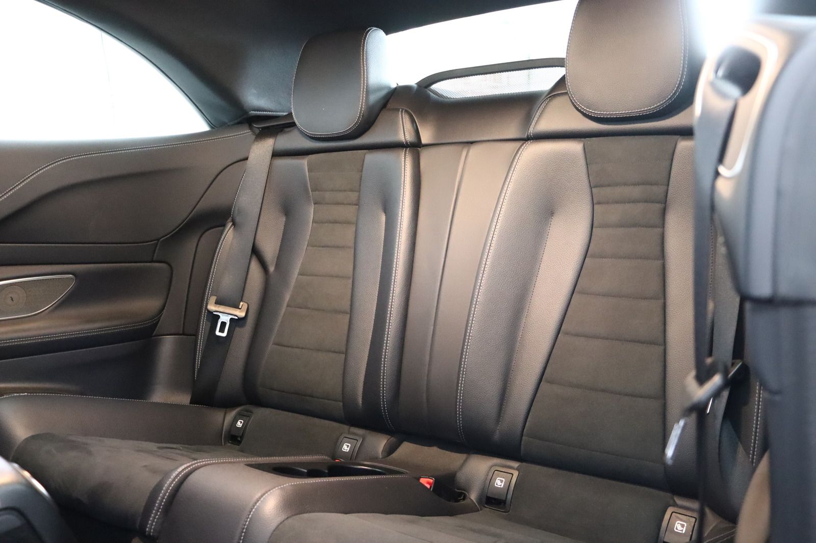 Fahrzeugabbildung Mercedes-Benz E 220 d Night Edition * Airscarf * LED *