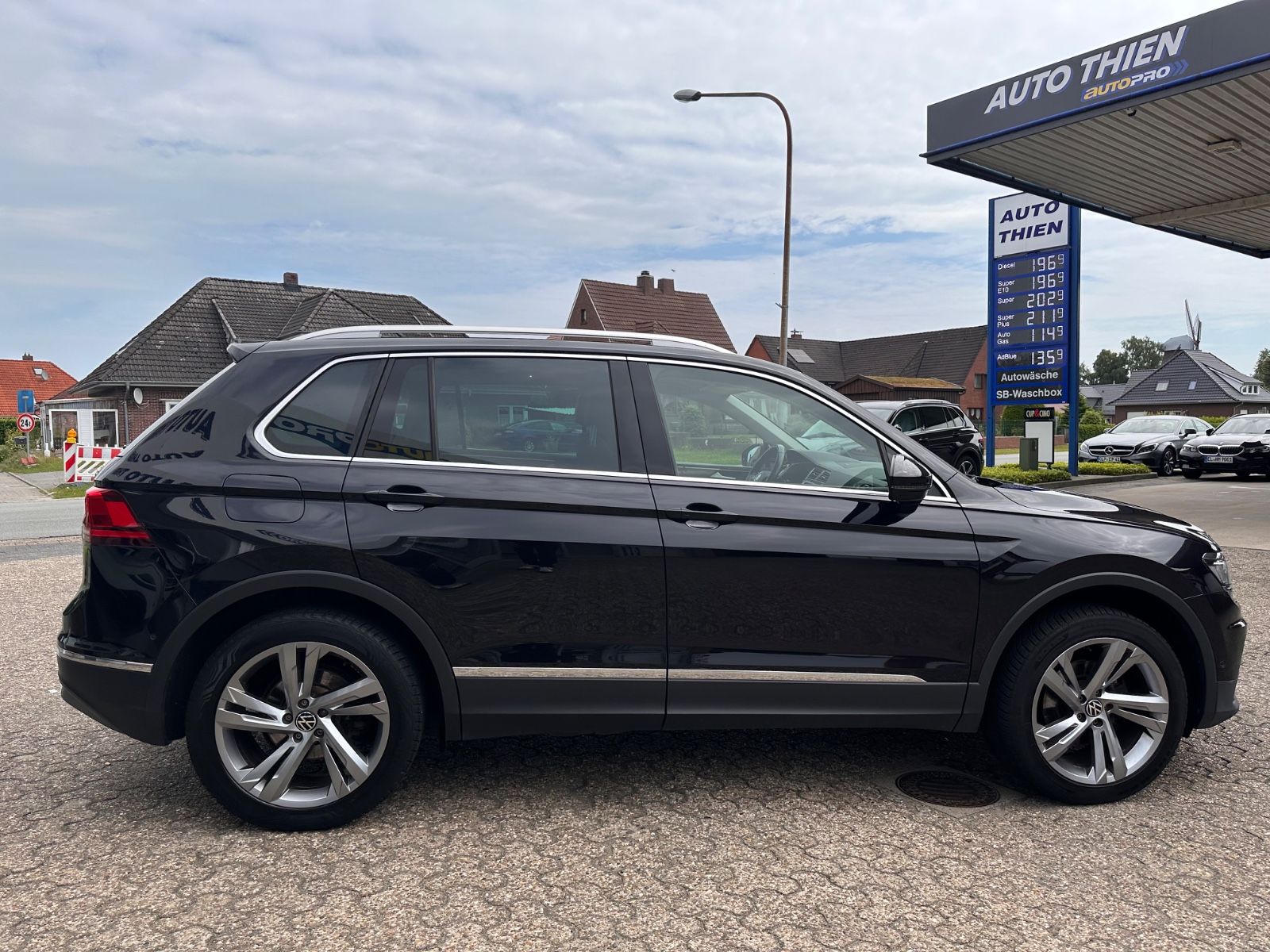 Fahrzeugabbildung Volkswagen Tiguan 2.0 TDI 4M Highline Pano/AHK/ACC/Navi/LED