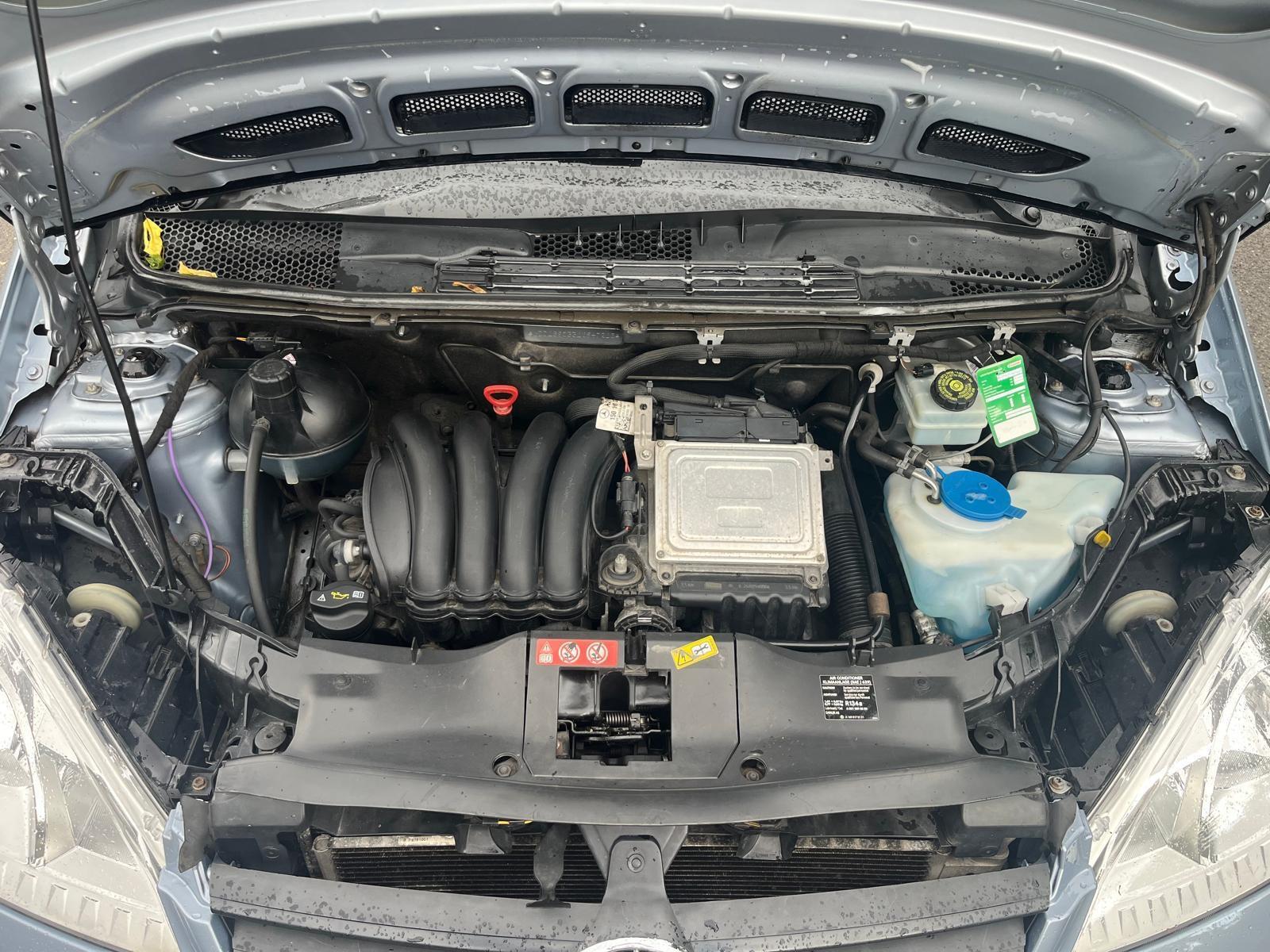 Mercedes-Benz A200 2010 — photo 15