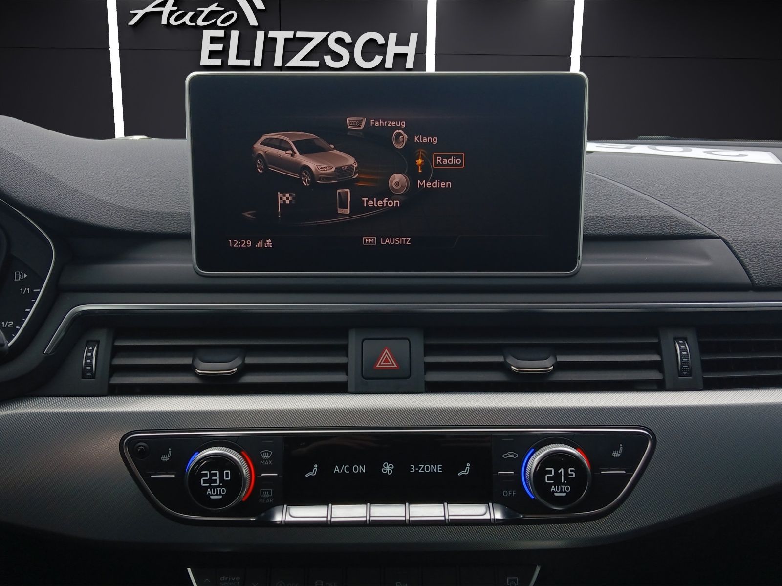 Fahrzeugabbildung Audi A4 Avant 45 TDI sport quattro S-Line Matrix Navi