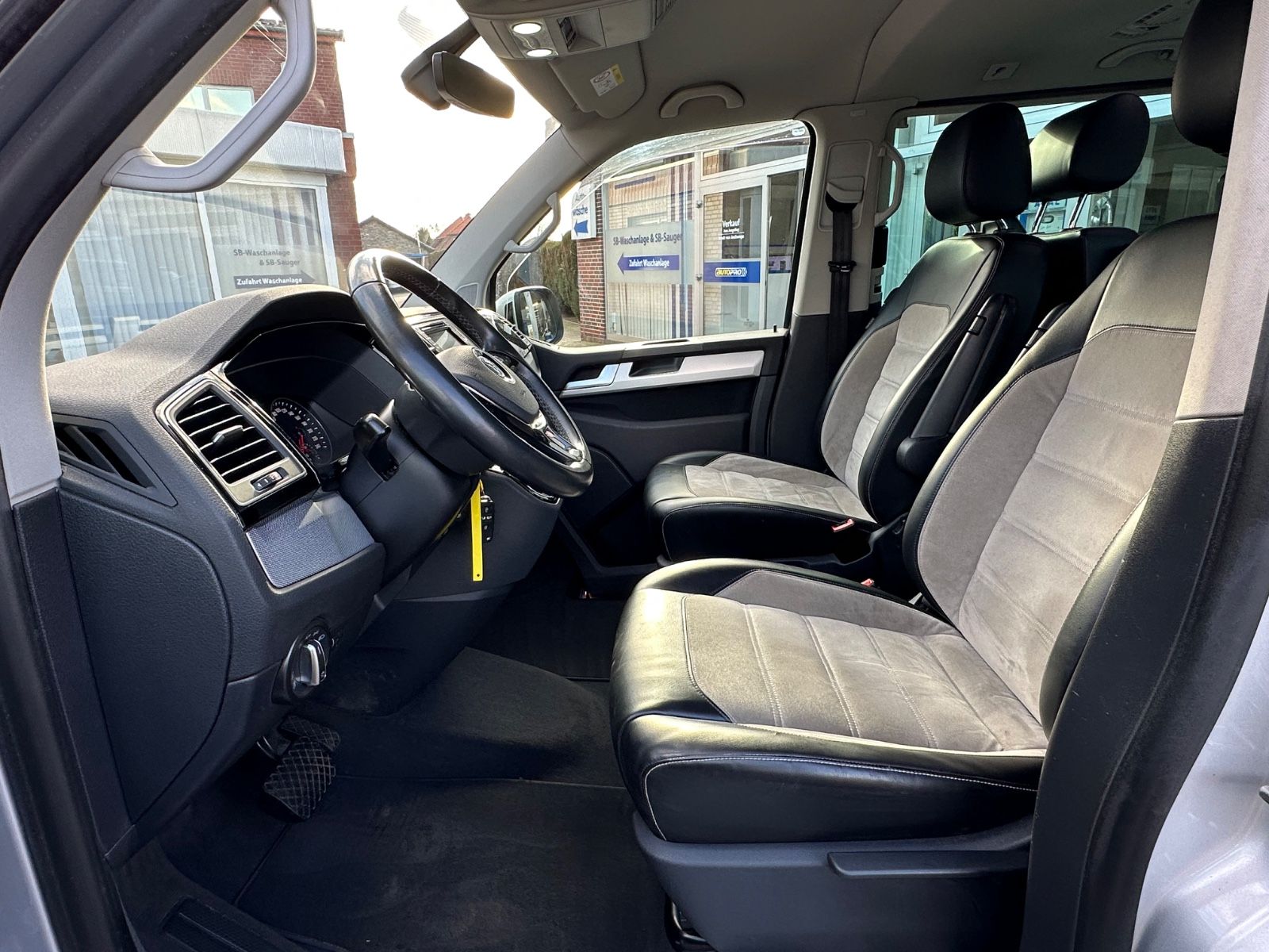 Fahrzeugabbildung Volkswagen T6 Multivan 2.0 TDI 4M Highline Standhzg/AHK/LED