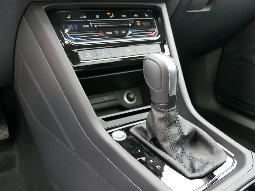 Fahrzeugabbildung Volkswagen Touran Highline 2.0 TDI DSG AHK Navi RFK