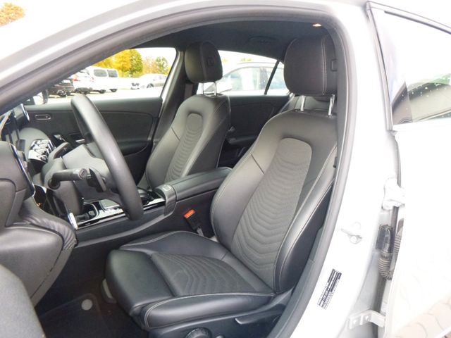 Fahrzeugabbildung Mercedes-Benz A 180 >AUT/NAV/PDC/Sitzheizung<