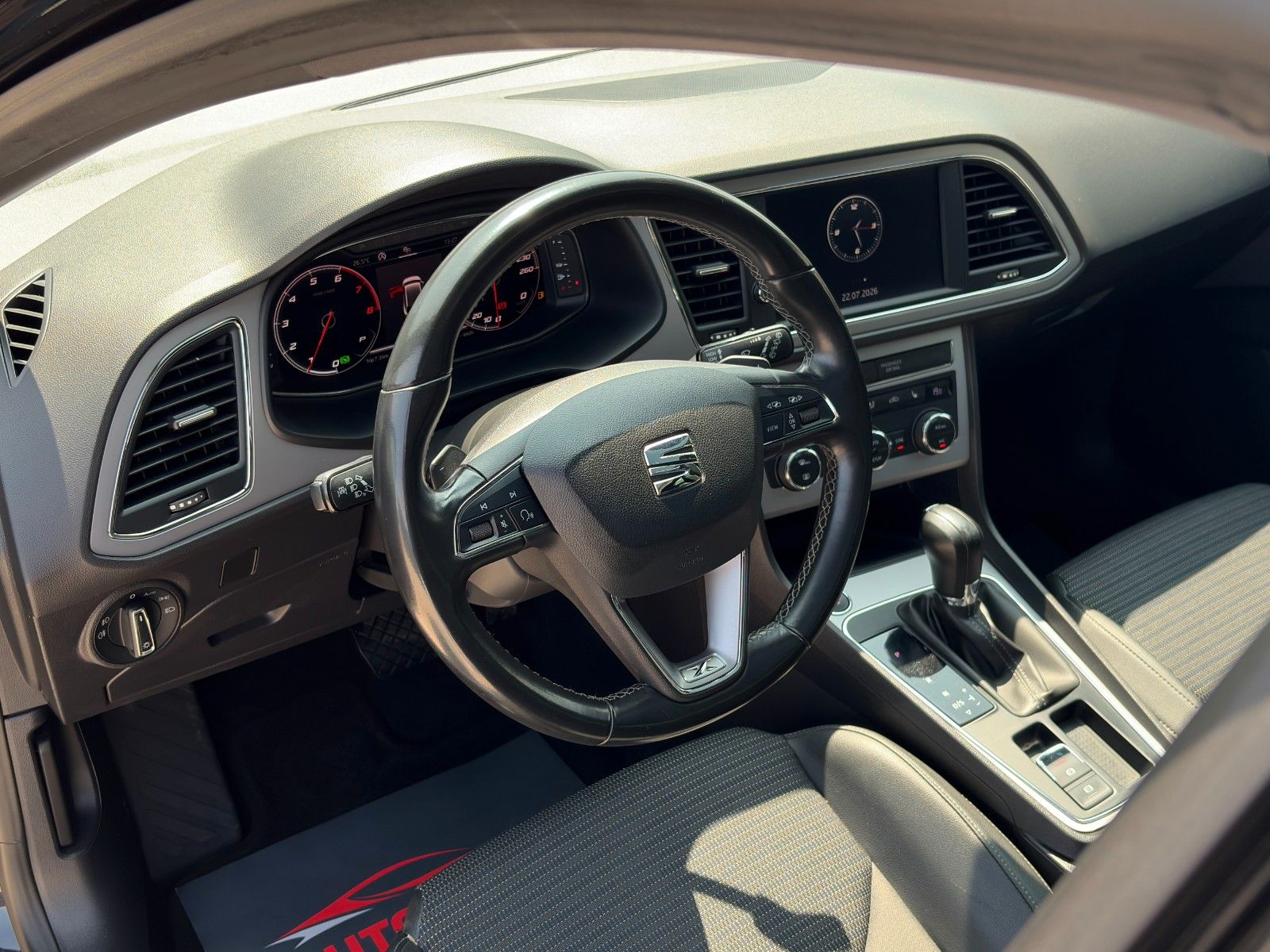 Fahrzeugabbildung SEAT Leon ST 1.5 TSI DSG Xcellence CarPlay PANO CAM
