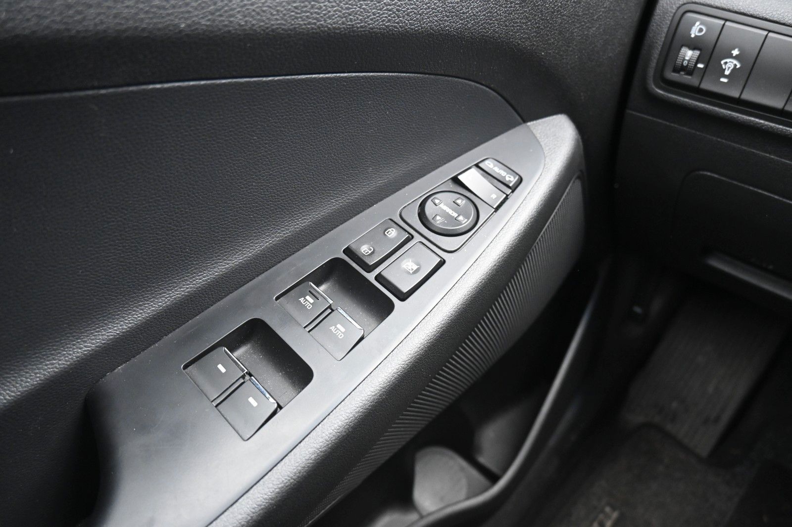Fahrzeugabbildung Hyundai Tucson 2WD 1.6 DCT*TEMPO*NAV*SIHZG*RFK