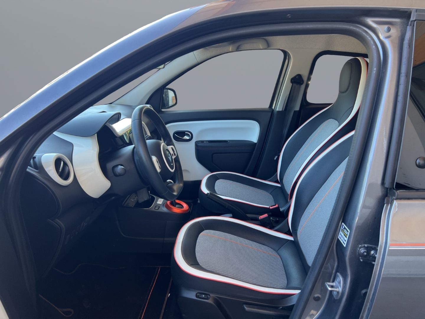 Fahrzeugabbildung Renault Twingo Vibes Electric Navi Apple CarPlay Android