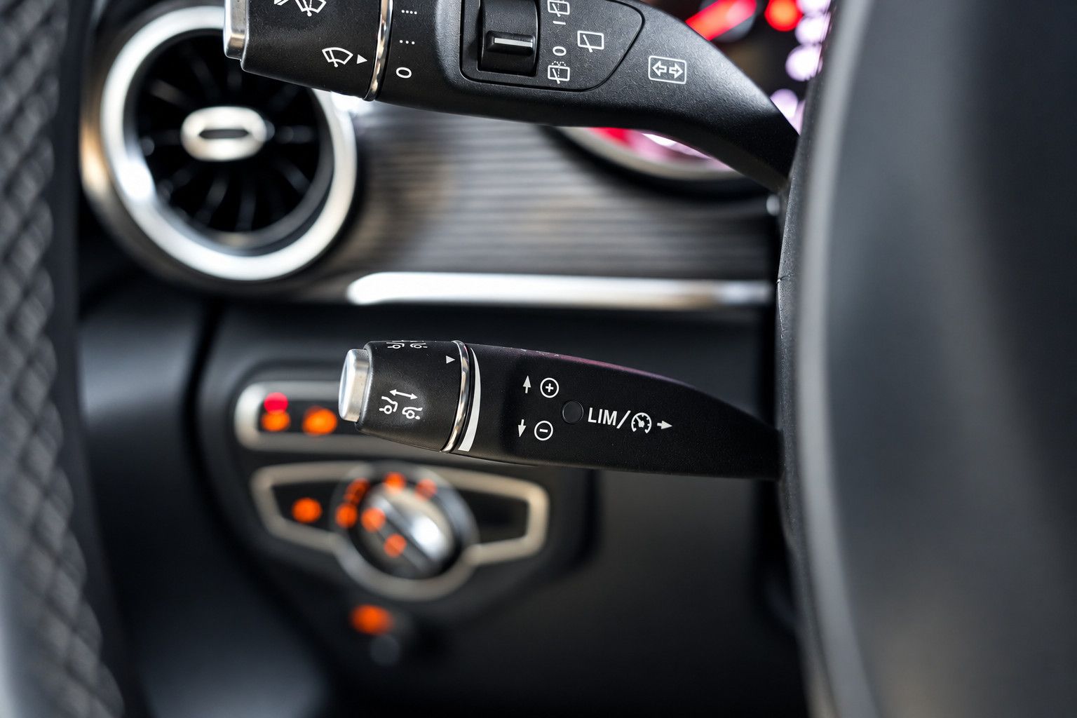 Fahrzeugabbildung Mercedes-Benz V 300d lang *Burmester*360°KAM*6-Sitz*SHZ*Navi