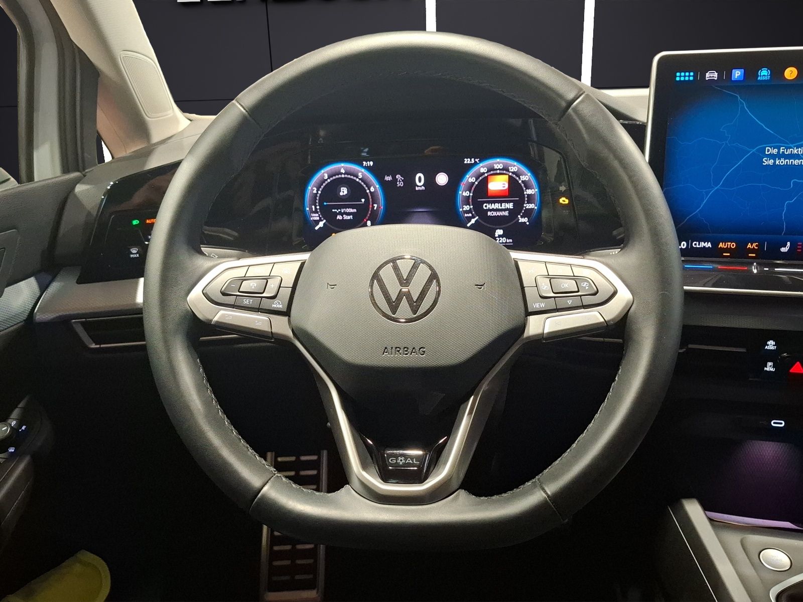 Fahrzeugabbildung Volkswagen Golf VIII TSI Goal Standhzg LED CarPlay AID ACC