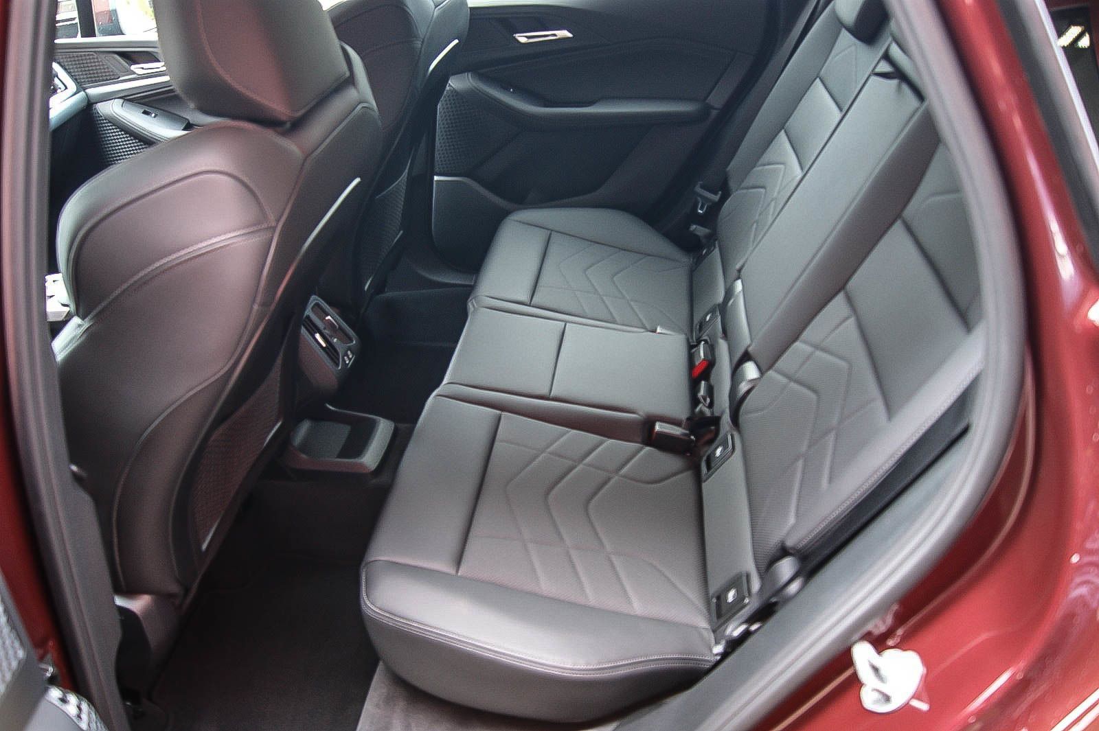 Fahrzeugabbildung BMW 223 Active Tourer i xDrive LEDER HEAD-UP WINTER