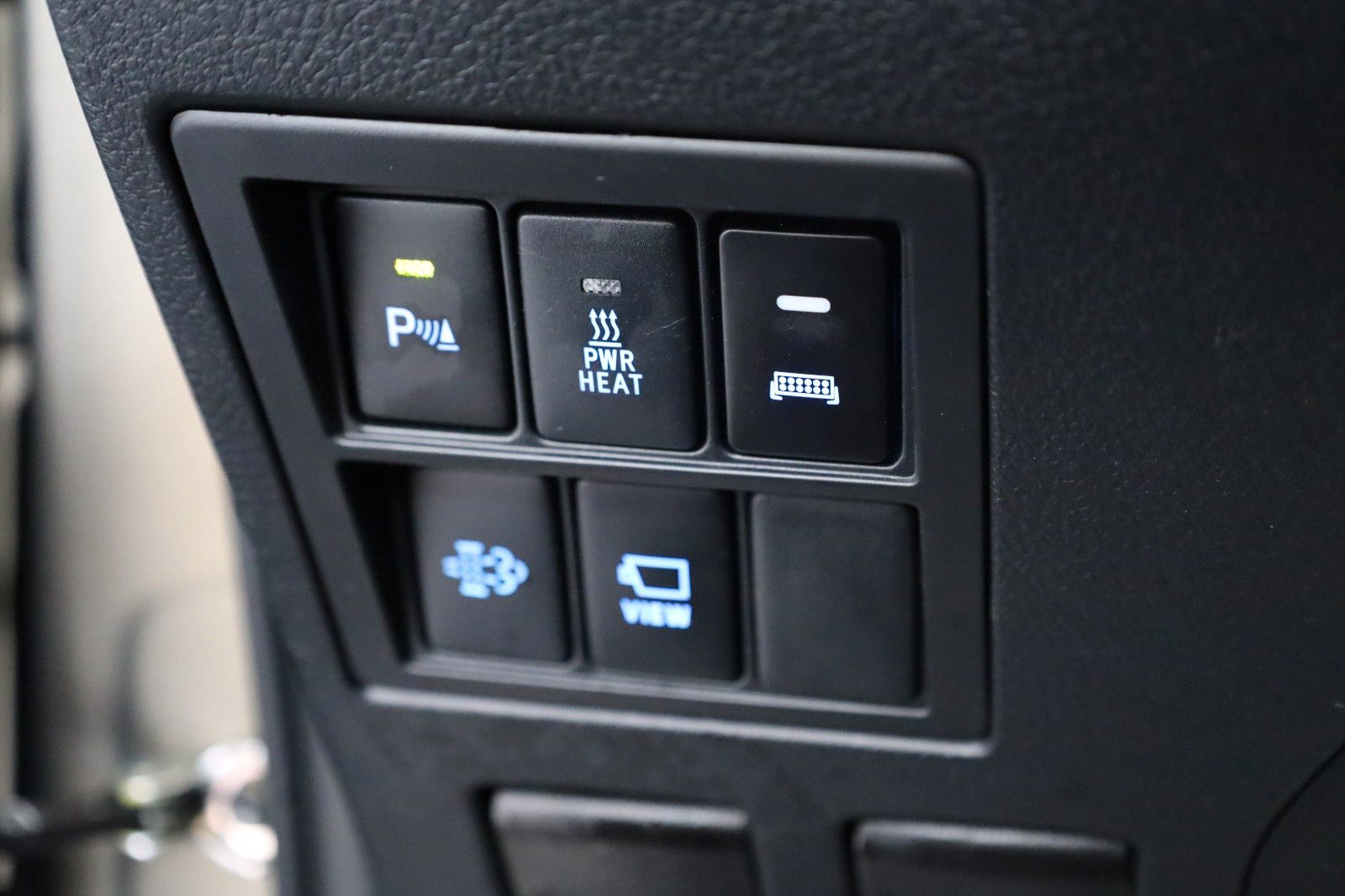 Fahrzeugabbildung Toyota Hilux 2.8 D-4D Invincible,ACC,Navi,Rollo,AHK