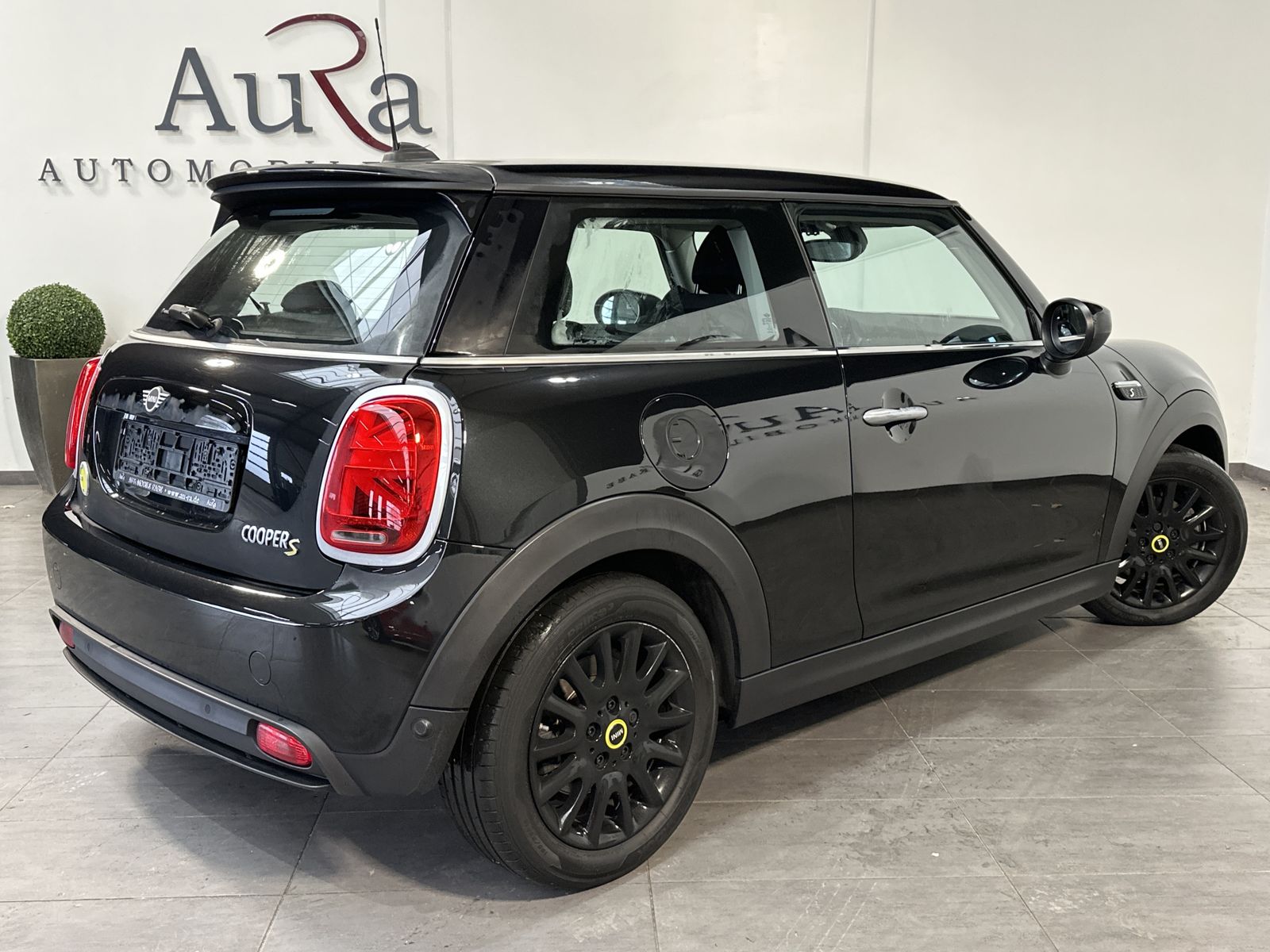 Fahrzeugabbildung MINI Cooper SE Classic Trim NAV+LED+SHZ+DRASSISTANT