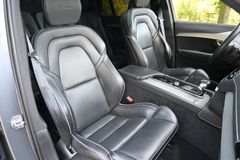 Fahrzeugabbildung Volvo XC90 D5 AWD*R-Design*STHZ*360°*LUFT*MIETKAUF