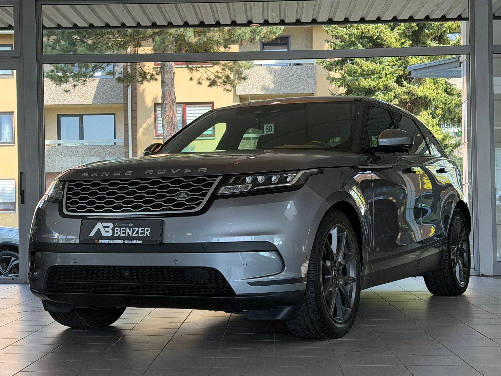 Fahrzeugabbildung Land Rover Range Rover Velar/360*KAM/LED/APPLE/LEDER/
