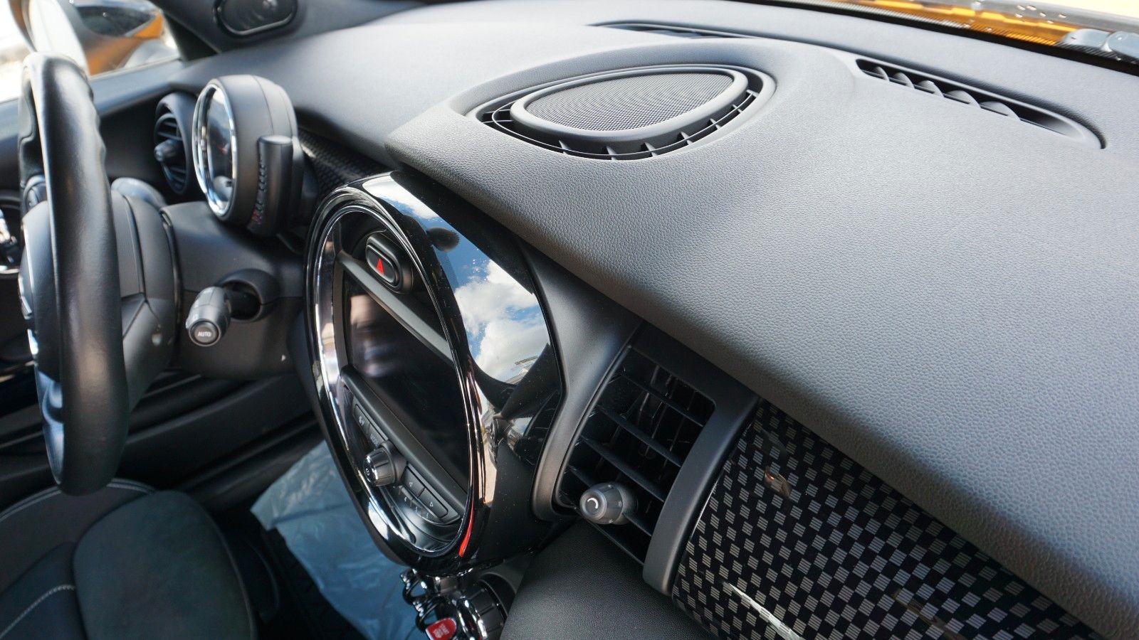 Fahrzeugabbildung MINI John Cooper Works LED,Navi,Harman&K,SH,PDC,SR+WR