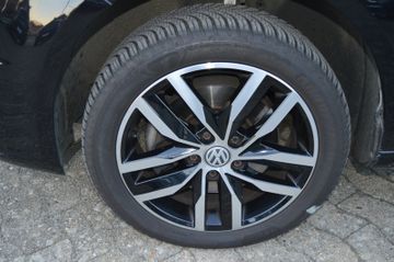 Volkswagen Caddy IV 1.4 TSI DSG BMT 7-Sitzer AHKNaviSHPD