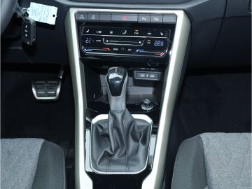 Volkswagen T-Roc MOVE 1.5 TSI DSG NAVI LED IQ Drive App Con