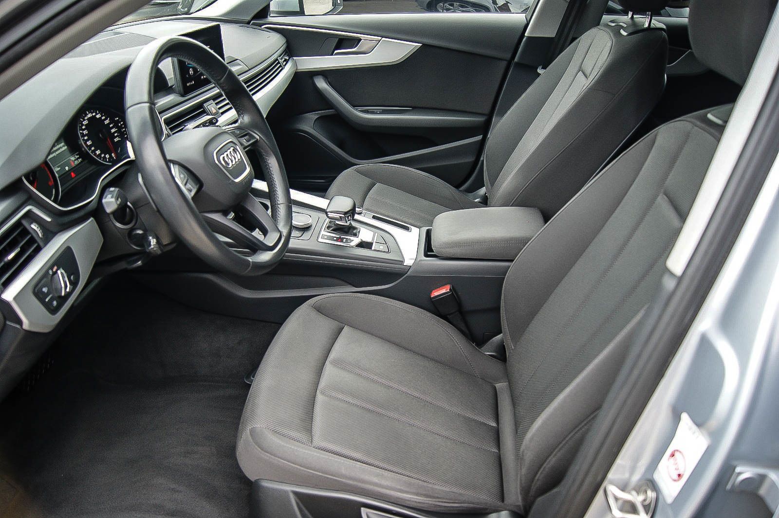 Fahrzeugabbildung Audi A4 Avant 14TFSI S-Tronic NAVI XENON ANHÄNGERKPLG