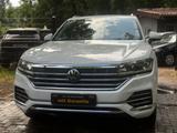 Volkswagen Touareg 3.0 V6 eHybrid 4MOTION Panorama - Volkswagen Touareg mit Hybrid-Antrieb