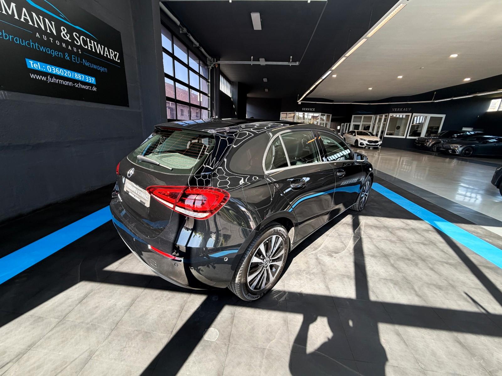 Mercedes-Benz A250e8G-DCT Style+Navi+LED+Rfkm.+MBUX-Paket