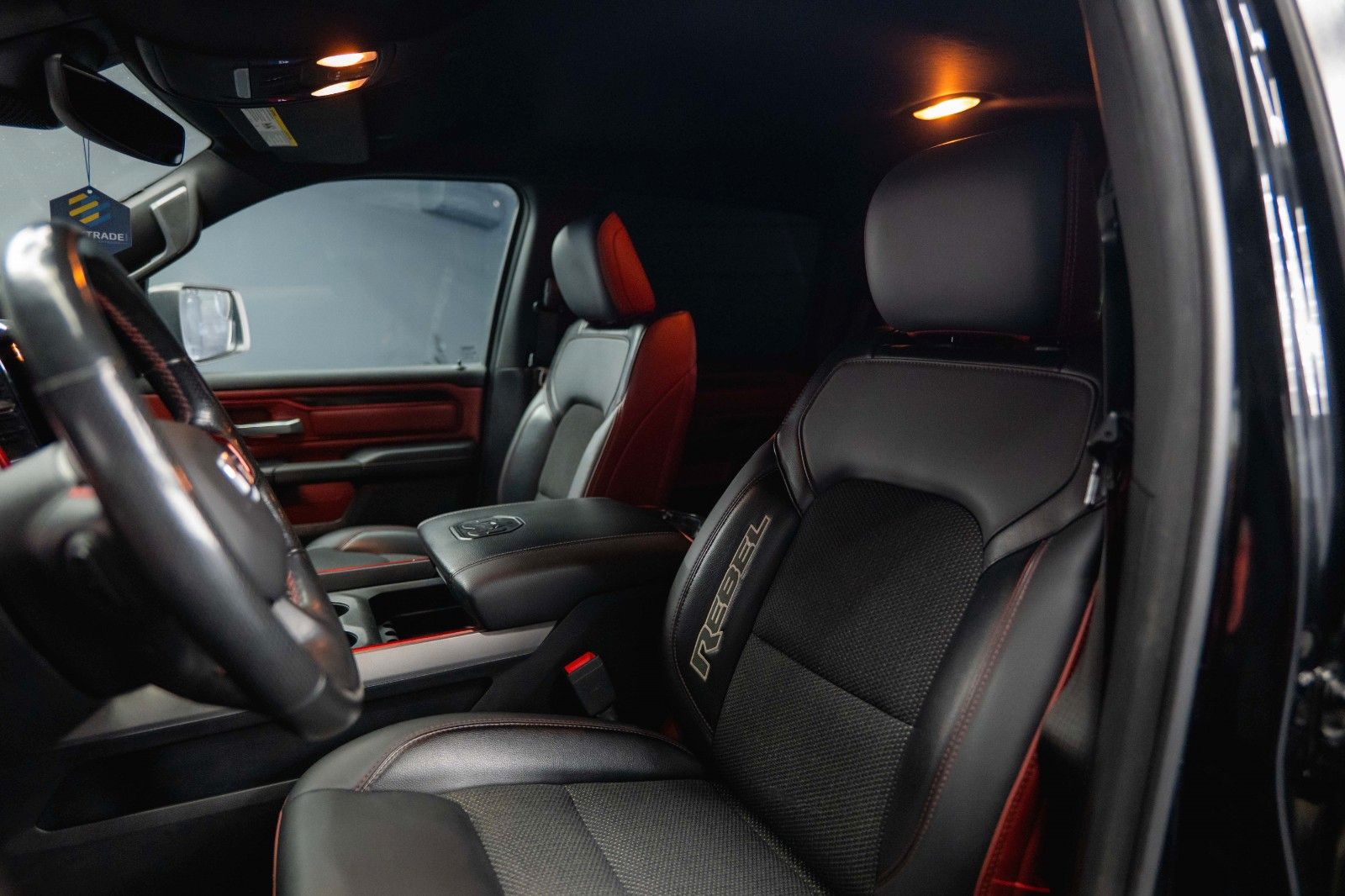 Fahrzeugabbildung Dodge RAM 5.7 V8 HEMI 4x4 REBEL AXLE LOCK Airmatic LED