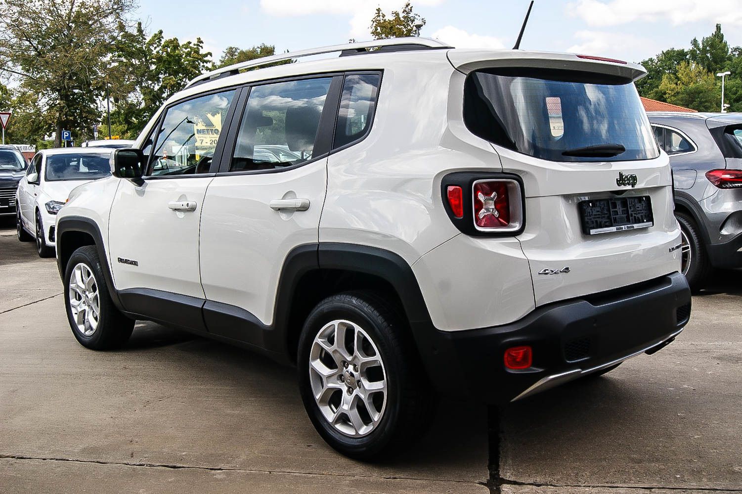 Fahrzeugabbildung Jeep Renegade Limited 4WD Auto LEDER NAVI KEYLESS PDC