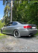 BMW e92 320i - BMW 320: Coupe, E92