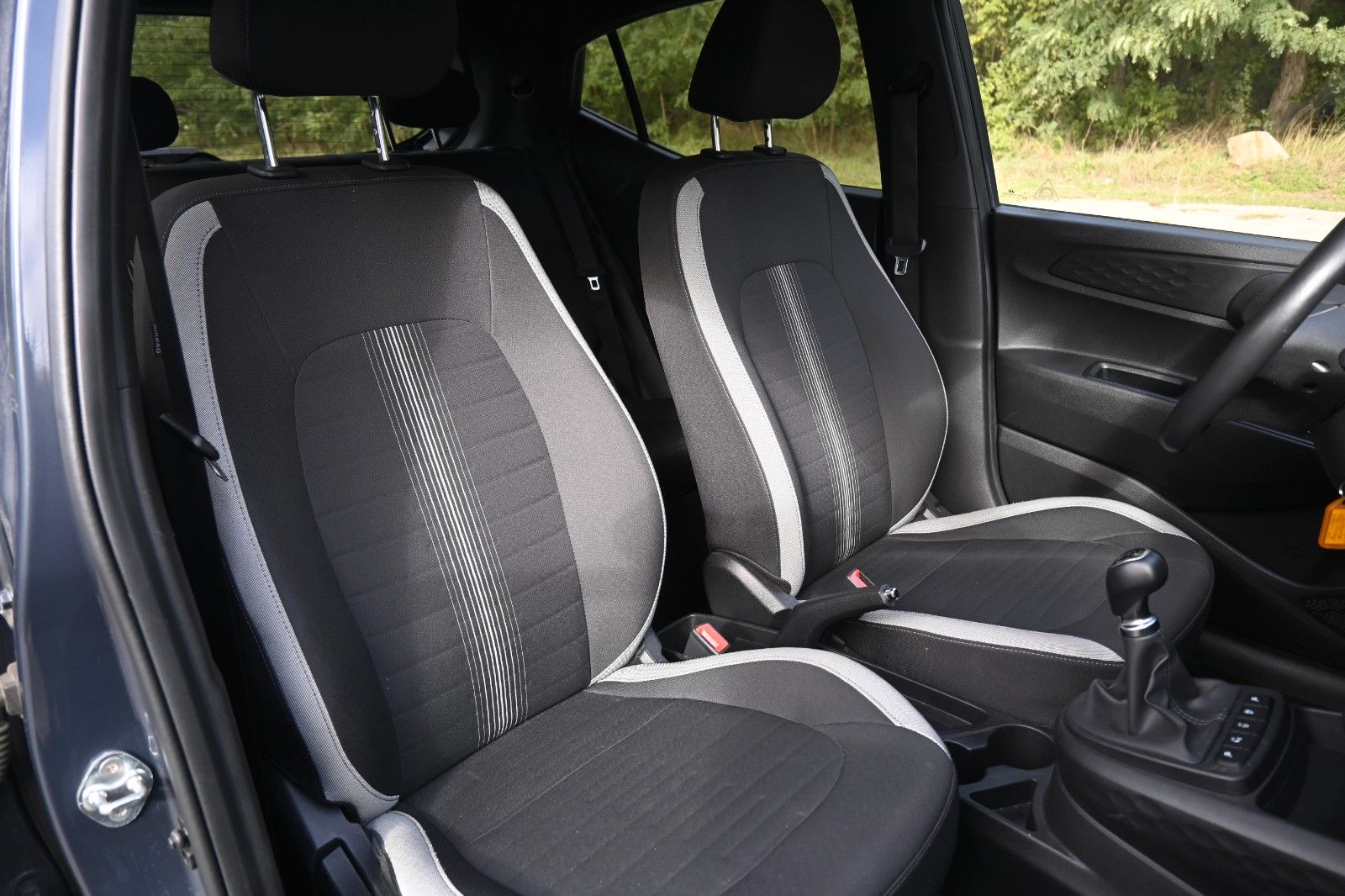 Fahrzeugabbildung Hyundai i10 Connect & Go*NAV*SIHZG*RFK*MIETKAUF