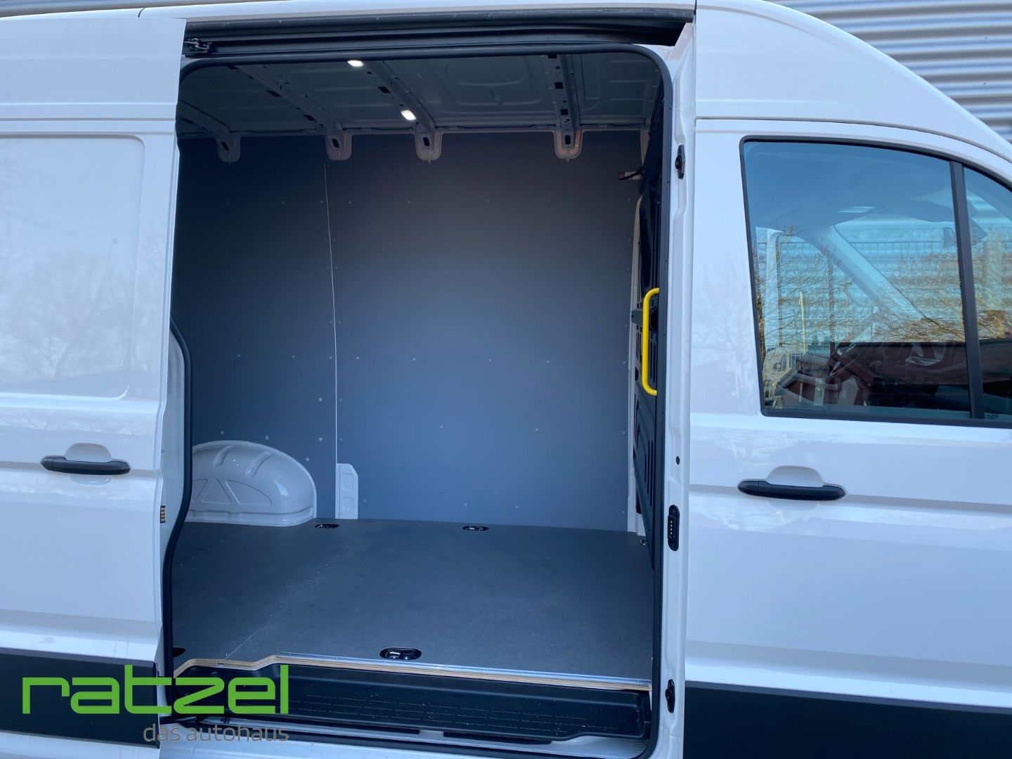 Fahrzeugabbildung Volkswagen Crafter 35 HD Kasten MR -36% auf UPE