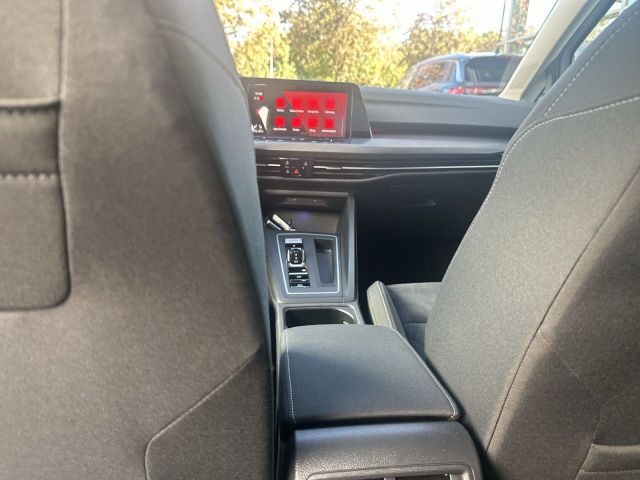 Golf VIII Variant 2.0 TDI DSG Style PANO AHK NAV