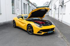 Fahrzeugabbildung Ferrari F12 Berlinetta Giallo Modena *MwSt./Scheckheft*