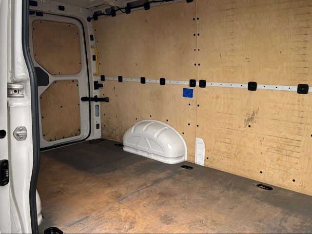 CRAFTER KASTEN 2.0 TDI MR AZV+KLIMA+CAM