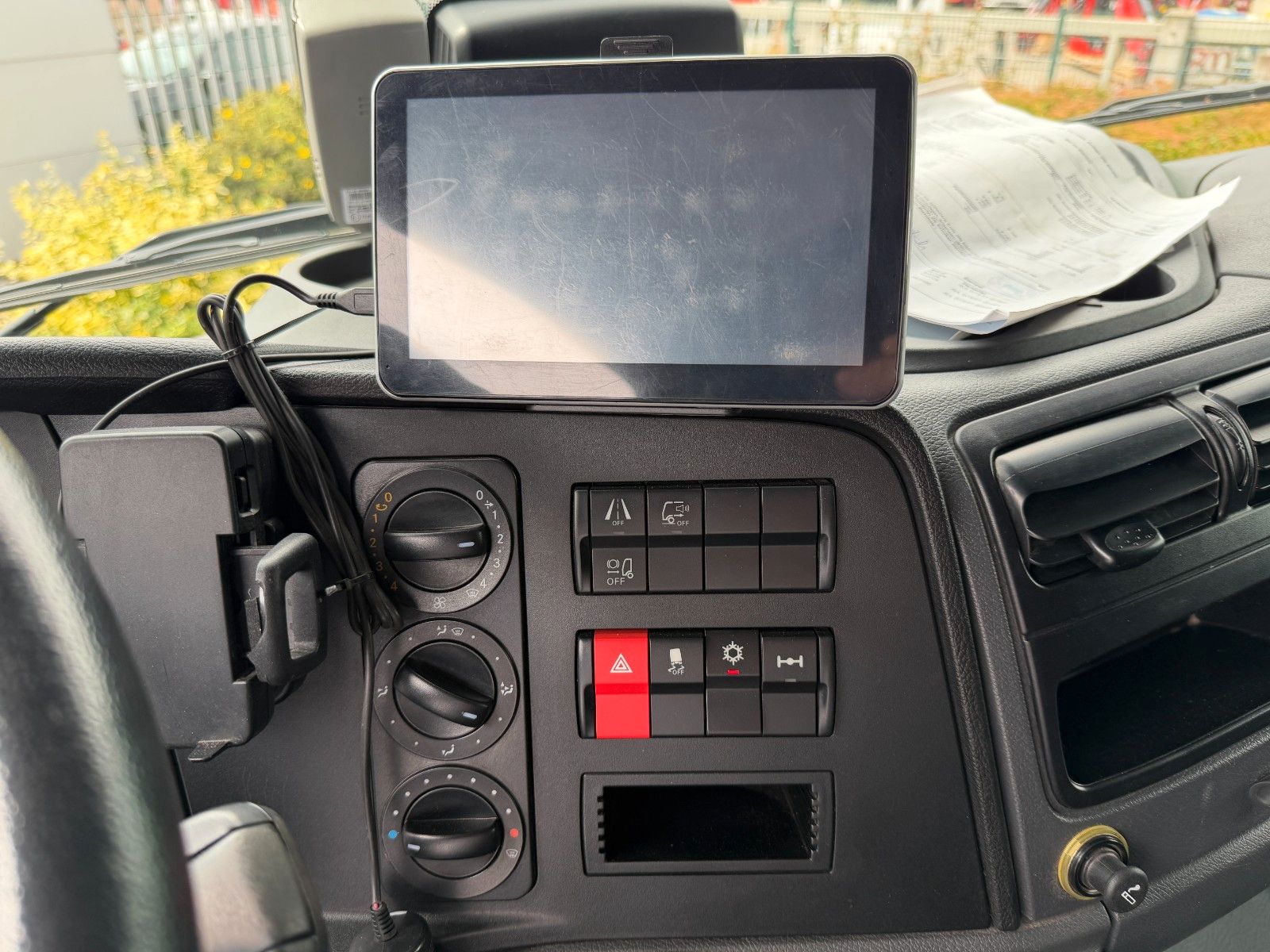 Fahrzeugabbildung Mercedes-Benz Atego 923 L 3 Sitze Standh. Ausbau