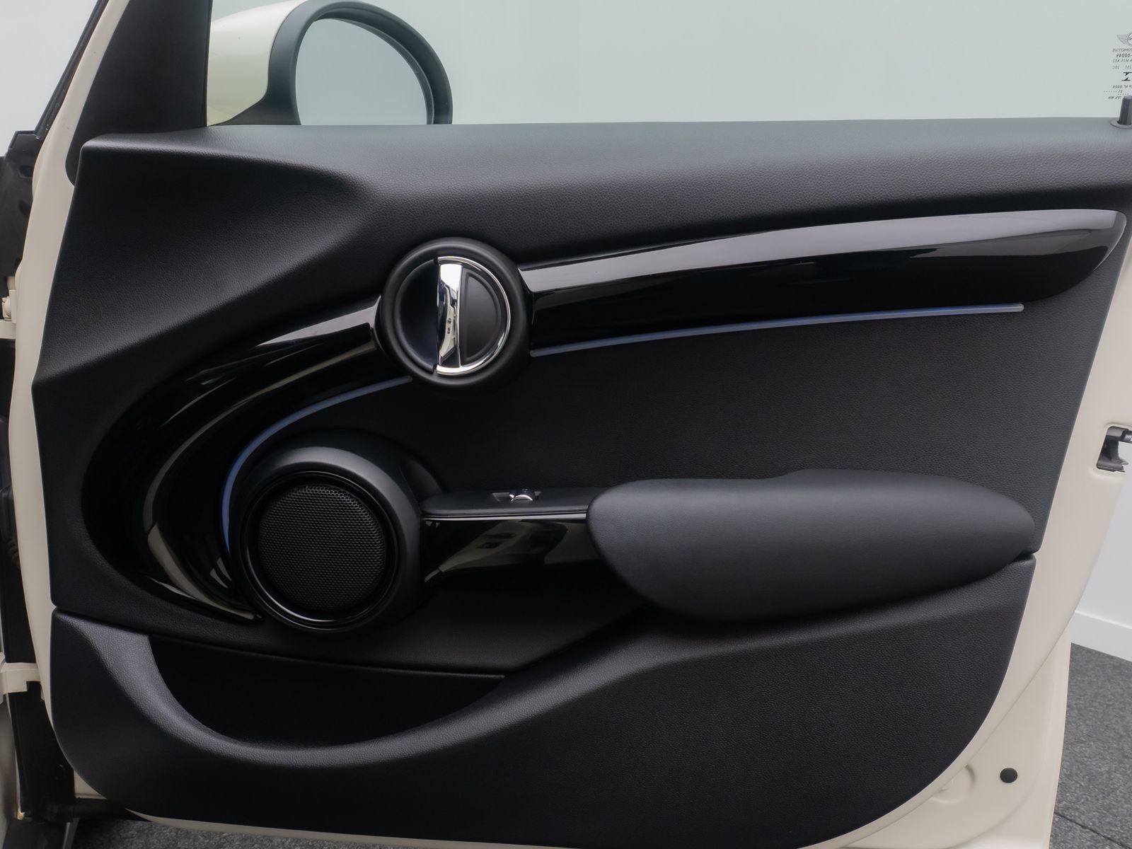 Fahrzeugabbildung MINI ONE ClassicTrim LED Navi Komfort Leder DAB Sport