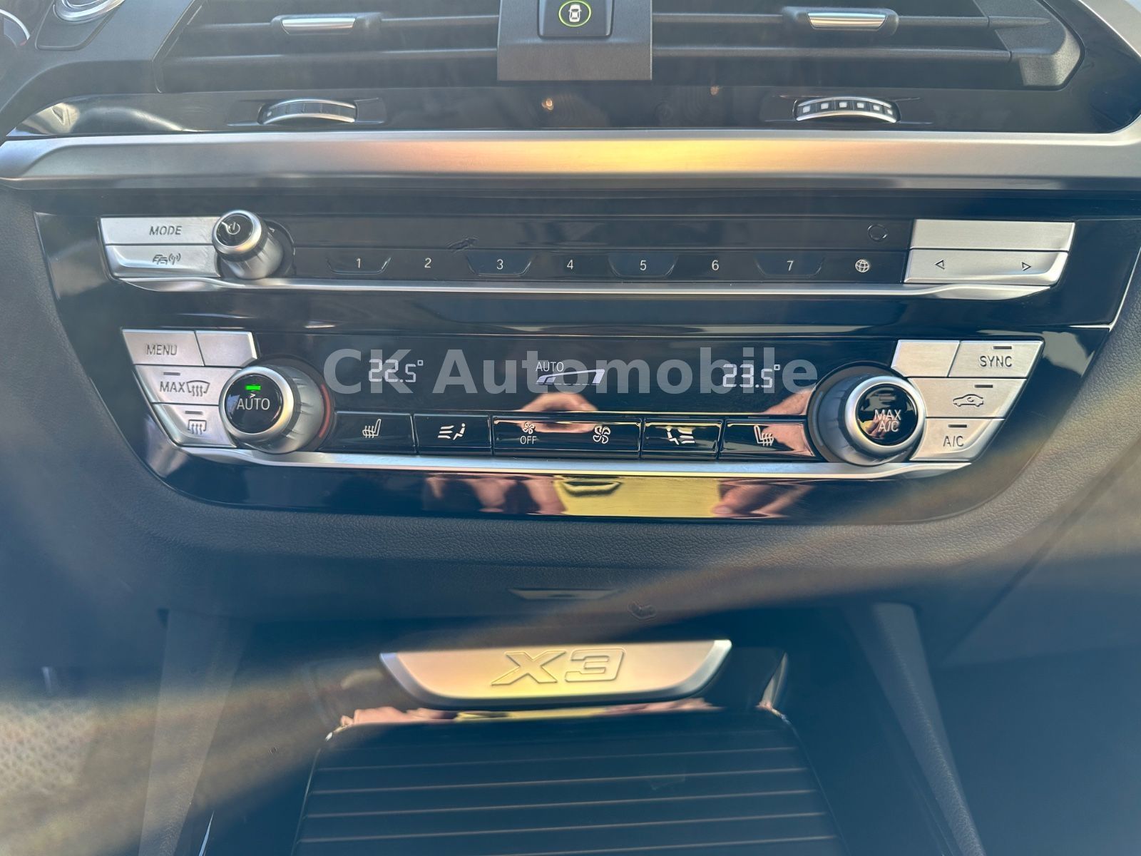 Fahrzeugabbildung BMW X3 xDrive20d Advantage/Navi/Head-Up/Pano/AHK