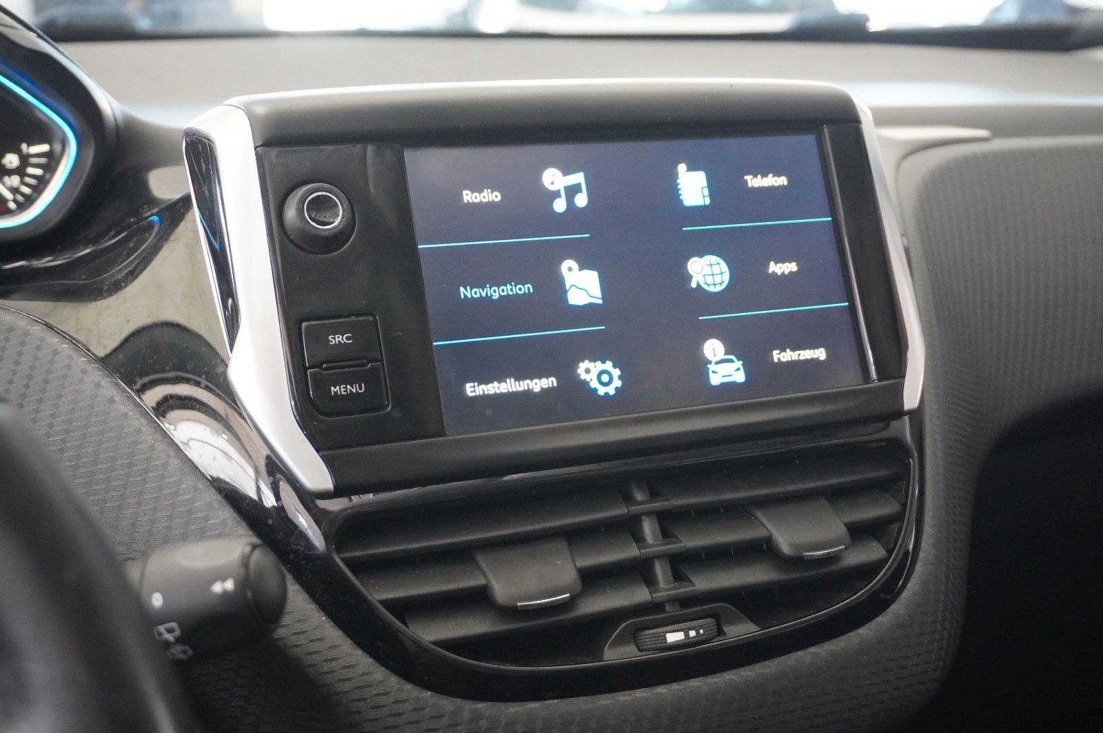 Fahrzeugabbildung Peugeot 2008 1.2 ALLURE NAVI/LED/KAMERA/SHZ/SPORT/TEMP.
