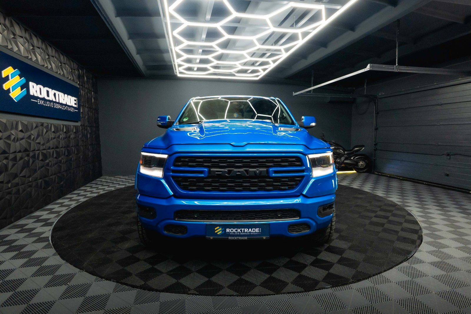 Fahrzeugabbildung Dodge RAM 5.7 V8 HEMI 4x4 NIGHT GT SPORT Night-Paket