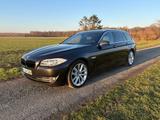 BMW 530d Touring / Automatik / Navi / Inspektion neu - BMW 530 aus 2011: 530i